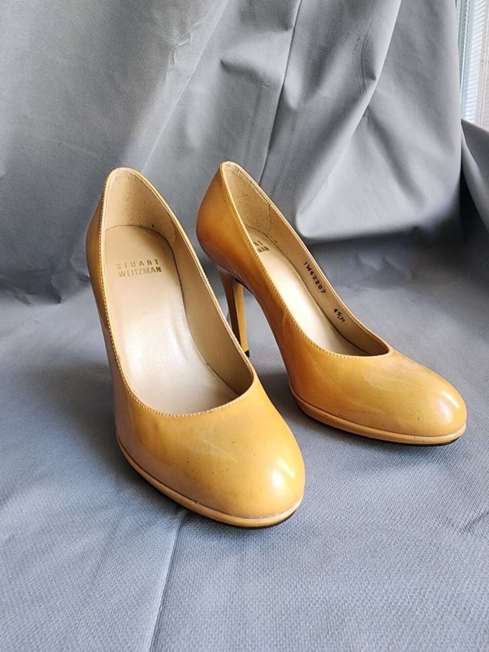 Stuart Weitzman Patent Leather Pumps size US 4.5